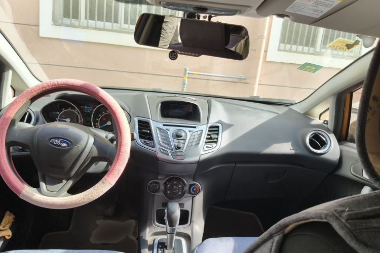 Used Ford Fiesta 2013 Hatchback 1.5L Automatic Fashion Edition Center Console
