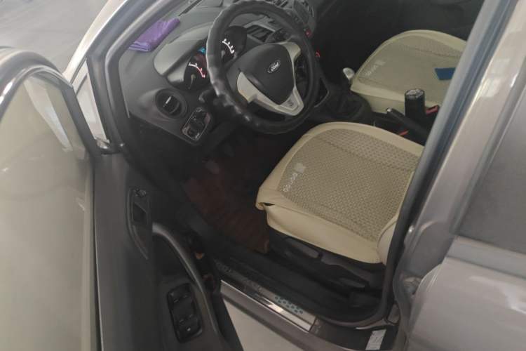Used Ford Fiesta 2013 Sedan 1.5L Manual Fashion Edition Driver Seat