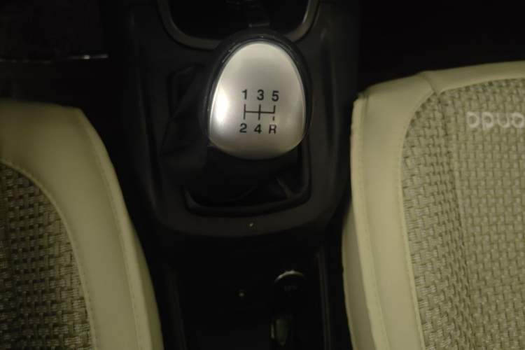 Used Ford Fiesta 2013 Sedan 1.5L Manual Fashion Edition Gear Lever