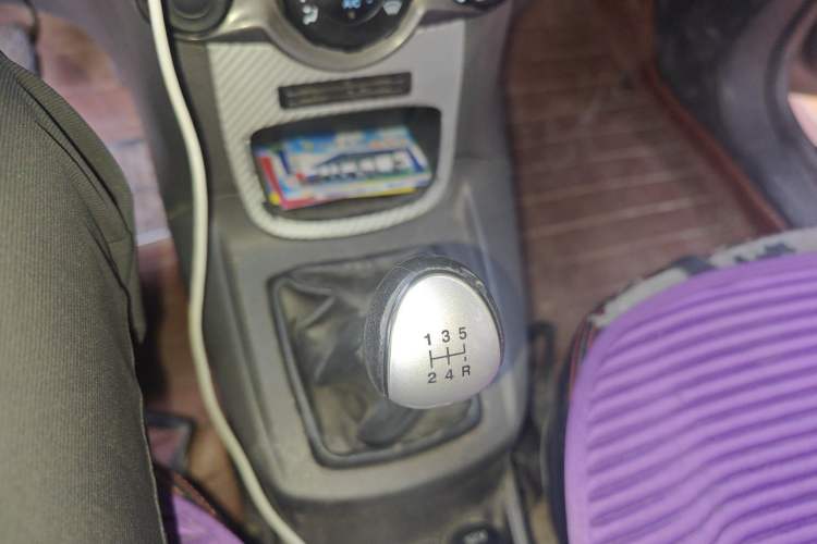 Used Ford Fiesta 2013 Sedan 1.5L Manual Fashion Edition Gear Lever