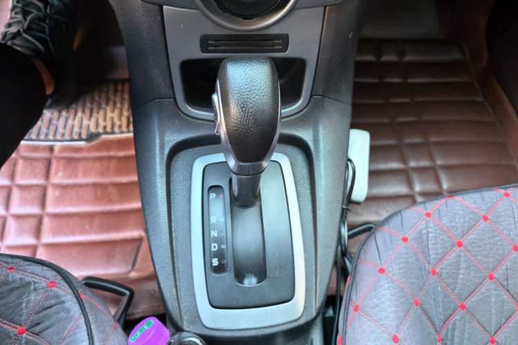 Used Ford Fiesta 2013 Hatchback 1.5L Automatic Fashion Edition Gear Lever