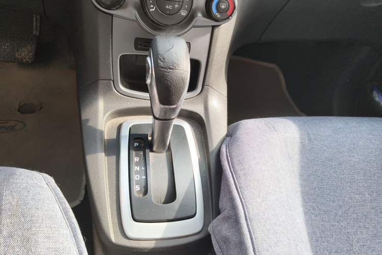 Used Ford Fiesta 2013 Hatchback 1.5L Automatic Fashion Edition Gear Lever