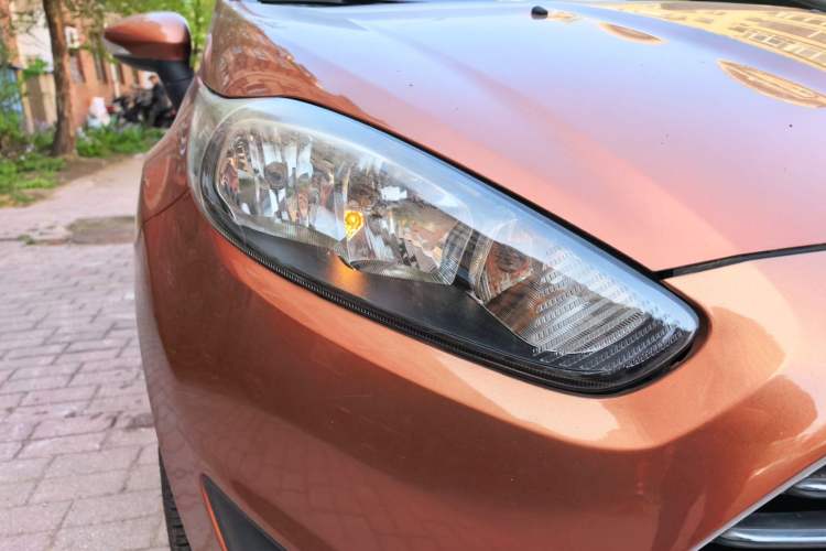 Used Ford Fiesta 2013 Hatchback 1.5L Automatic Fashion Edition Right Front Headlight