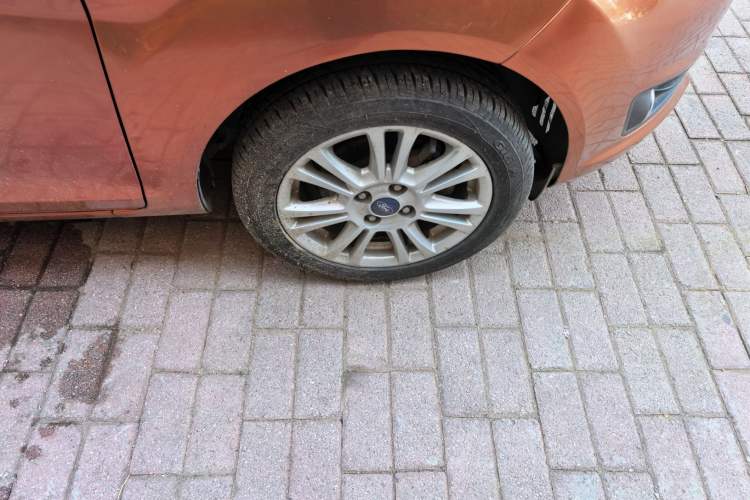 Used Ford Fiesta 2013 Hatchback 1.5L Automatic Fashion Edition Right Front Wheel Hub