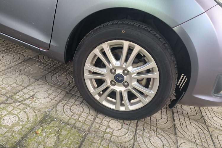 Used Ford Fiesta 2013 Hatchback 1.5L Automatic Fashion Edition Right Front Wheel Hub