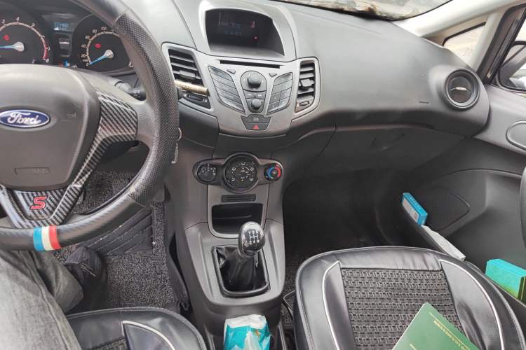 Used Ford Fiesta 2013 Sedan 1.5L Manual Fashion Edition Audio And AC Panel