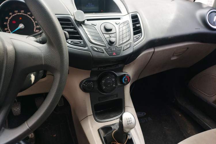 Used Ford Fiesta 2013 Sedan 1.5L Manual Fashion Edition Audio And AC Panel