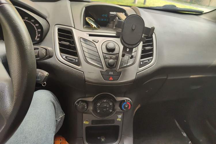 Used Ford Fiesta 2013 Sedan 1.5L Manual Fashion Edition Audio And AC Panel