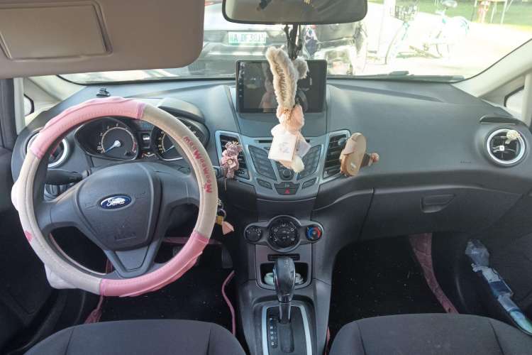 Used Ford Fiesta 2013 Hatchback 1.5L Automatic Fashion Edition Center Console
