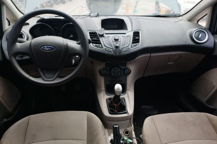 Used Ford Fiesta 2013 Sedan 1.5L Manual Fashion Edition Center Console