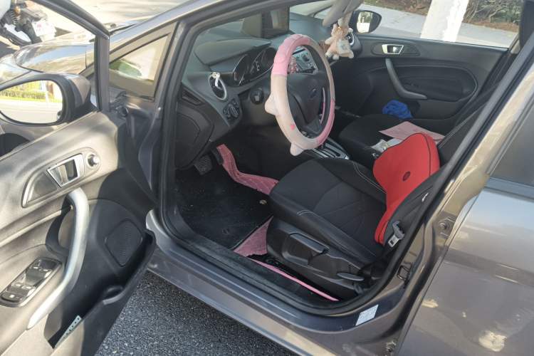 Used Ford Fiesta 2013 Hatchback 1.5L Automatic Fashion Edition Driver Seat