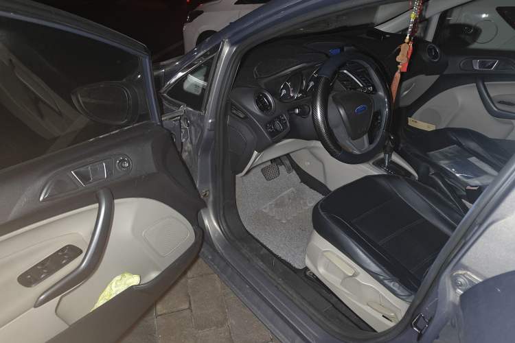 Used Ford Fiesta 2013 Sedan 1.5L Automatic Fashion Edition Driver Seat
