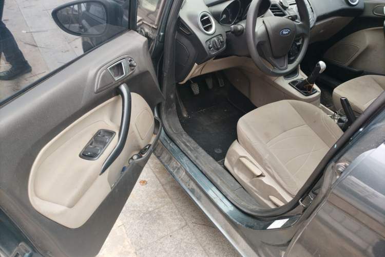 Used Ford Fiesta 2013 Sedan 1.5L Manual Fashion Edition Driver Seat
