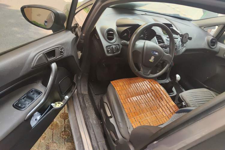 Used Ford Fiesta 2013 Sedan 1.5L Manual Fashion Edition Driver Seat