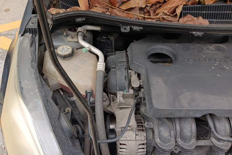 Used Ford Fiesta 2013 Sedan 1.5L Manual Fashion Edition Engine Bay Right