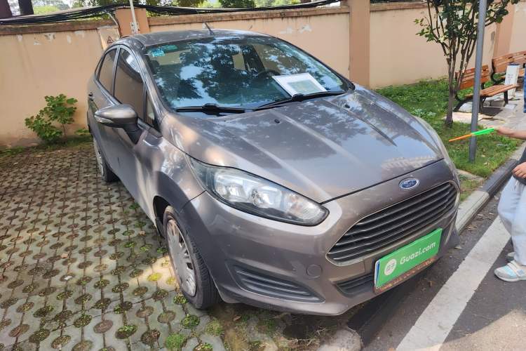 Used Ford Fiesta 2013 Sedan 1.5L Manual Fashion Edition Front Right 45 Deg
