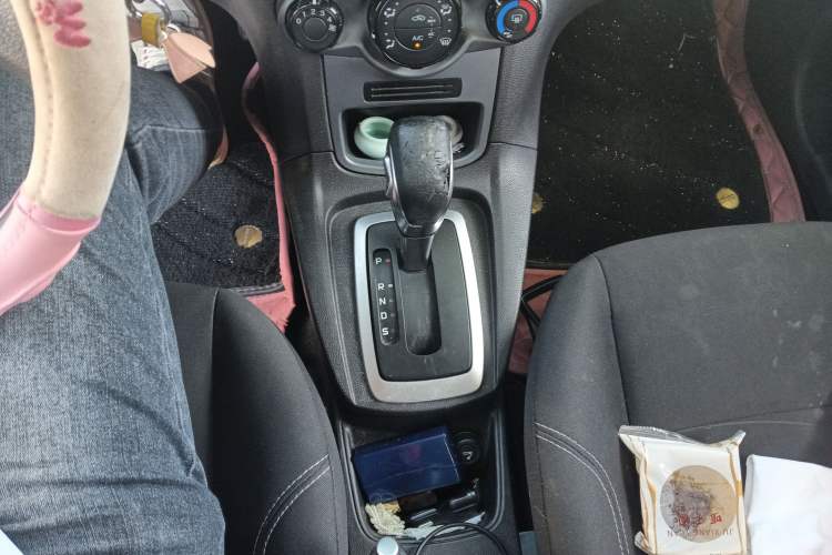 Used Ford Fiesta 2013 Hatchback 1.5L Automatic Fashion Edition Gear Lever