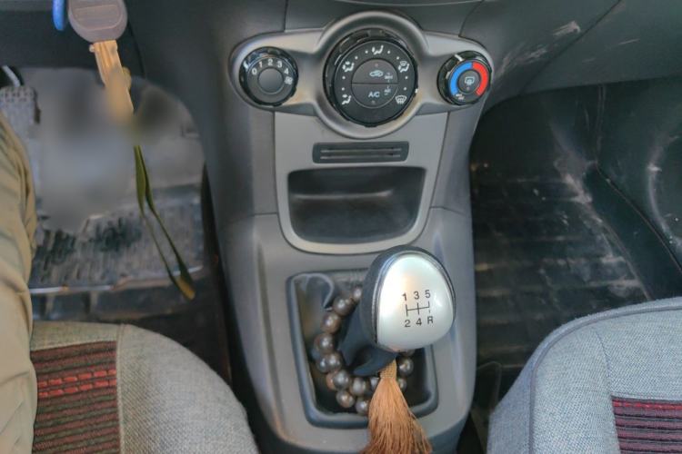 Used Ford Fiesta 2013 Hatchback 1.5L Manual Fashion Edition Gear Lever