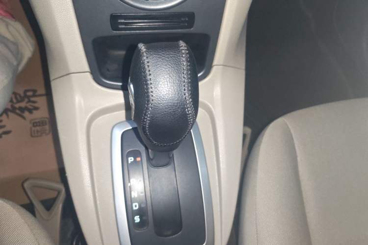 Used Ford Fiesta 2013 Sedan 1.5L Automatic Fashion Edition Gear Lever