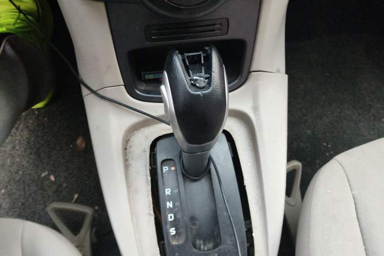 Used Ford Fiesta 2013 Sedan 1.5L Automatic Fashion Edition Gear Lever