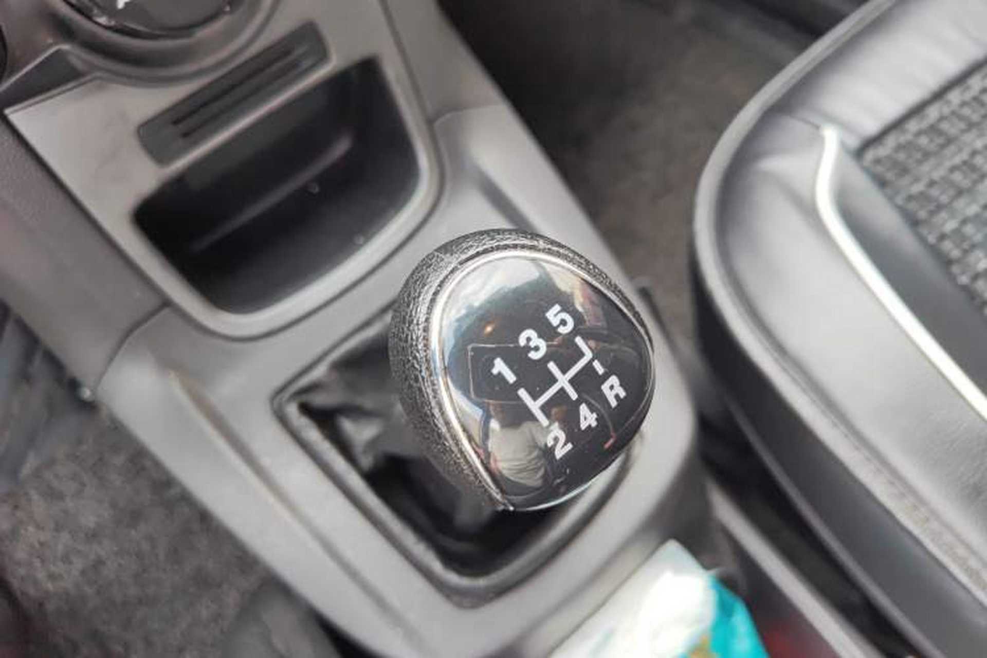Used Ford Fiesta 2013 Sedan 1.5L Manual Fashion Edition Gear Lever