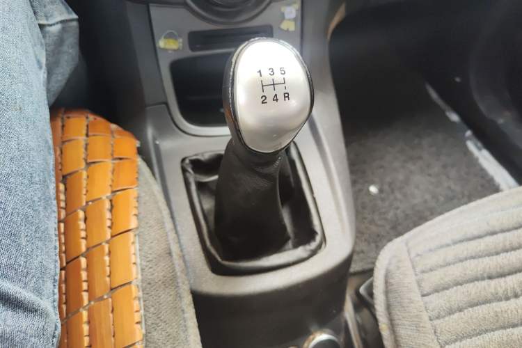 Used Ford Fiesta 2013 Sedan 1.5L Manual Fashion Edition Gear Lever