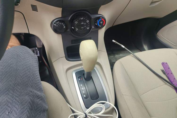 Used Ford Fiesta 2013 Sedan 1.5L Automatic Prestige Model Gear Lever