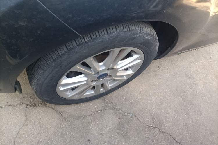 Used Ford Fiesta 2013 Sedan 1.5L Automatic Fashion Edition Left Front Wheel Hub