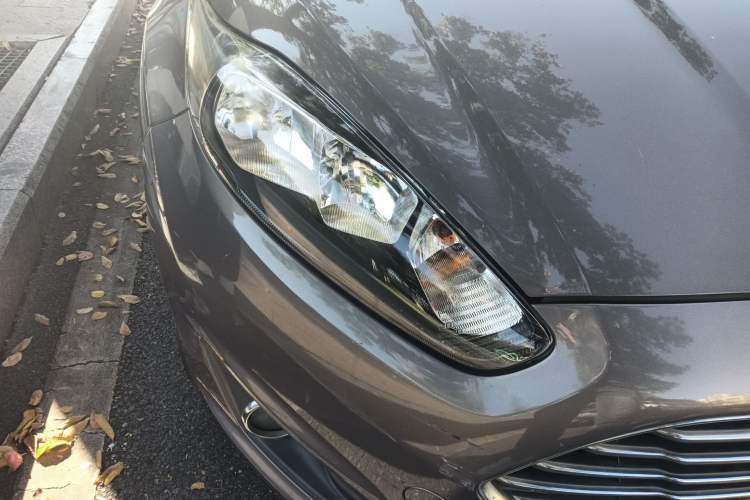 Used Ford Fiesta 2013 Hatchback 1.5L Automatic Fashion Edition Right Front Headlight