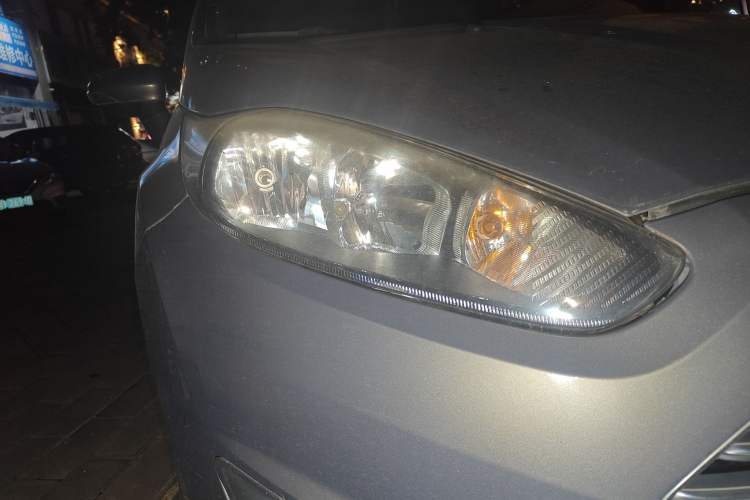 Used Ford Fiesta 2013 Sedan 1.5L Automatic Fashion Edition Right Front Headlight