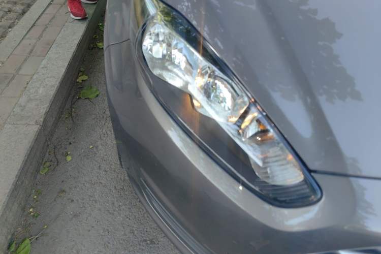 Used Ford Fiesta 2013 Hatchback 1.5L Manual Fashion Edition Right Front Headlight