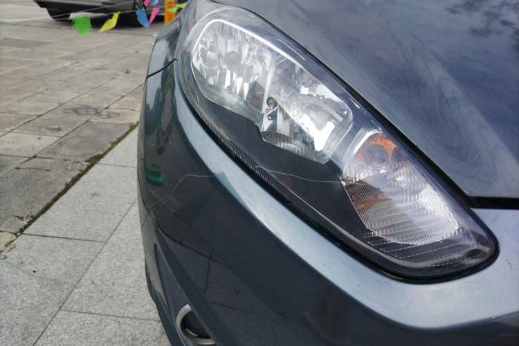 Used Ford Fiesta 2013 Sedan 1.5L Manual Fashion Edition Right Front Headlight