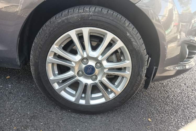 Used Ford Fiesta 2013 Hatchback 1.5L Automatic Fashion Edition Right Front Wheel Hub