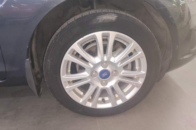 Used Ford Fiesta 2013 Sedan 1.5L Automatic Fashion Edition Right Front Wheel Hub