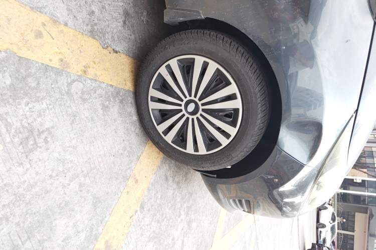 Used Ford Fiesta 2013 Sedan 1.5L Manual Fashion Edition Right Front Wheel Hub