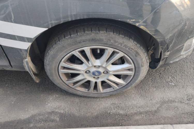 Used Ford Fiesta 2013 Hatchback 1.5L Automatic Fashion Edition Right Front Wheel Hub