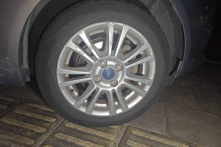 Used Ford Fiesta 2013 Sedan 1.5L Automatic Fashion Edition Right Front Wheel Hub