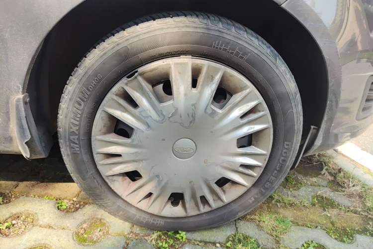 Used Ford Fiesta 2013 Sedan 1.5L Manual Fashion Edition Right Front Wheel Hub
