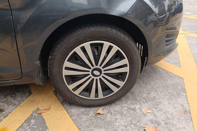 Used Ford Fiesta 2013 Sedan 1.5L Manual Fashion Edition Right Front Wheel Hub