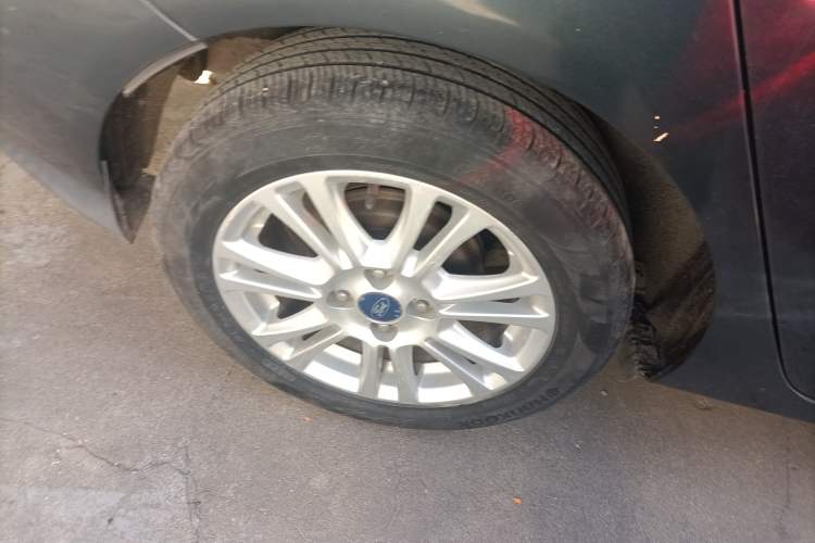 Used Ford Fiesta 2013 Sedan 1.5L Automatic Fashion Edition Right Rear Wheel Hub