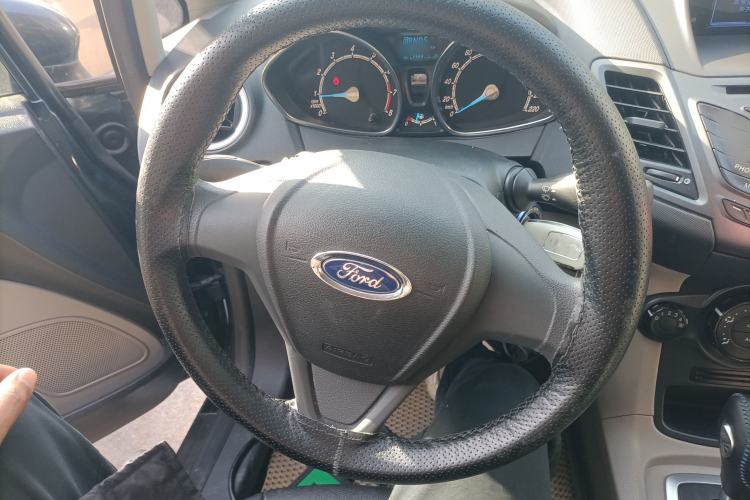 Used Ford Fiesta 2013 Sedan 1.5L Automatic Fashion Edition Steering Wheel