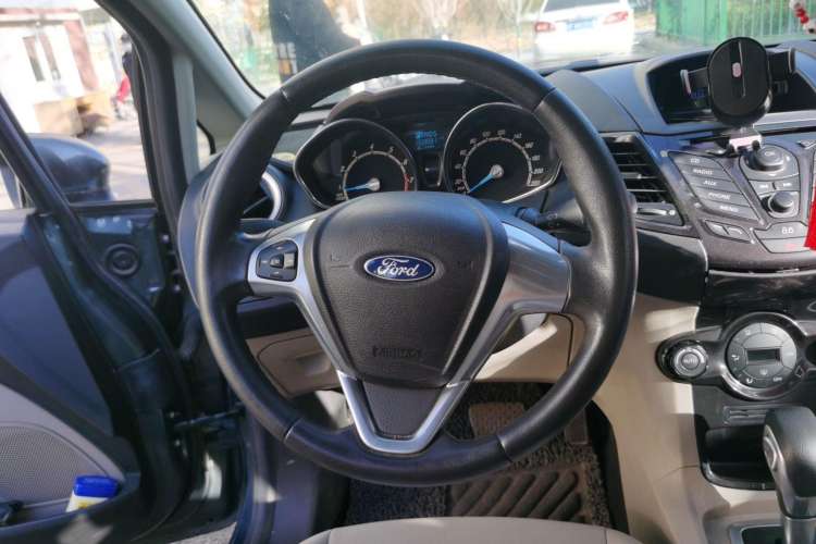 Used Ford Fiesta 2013 Sedan 1.5L Automatic Flagship Model Steering Wheel