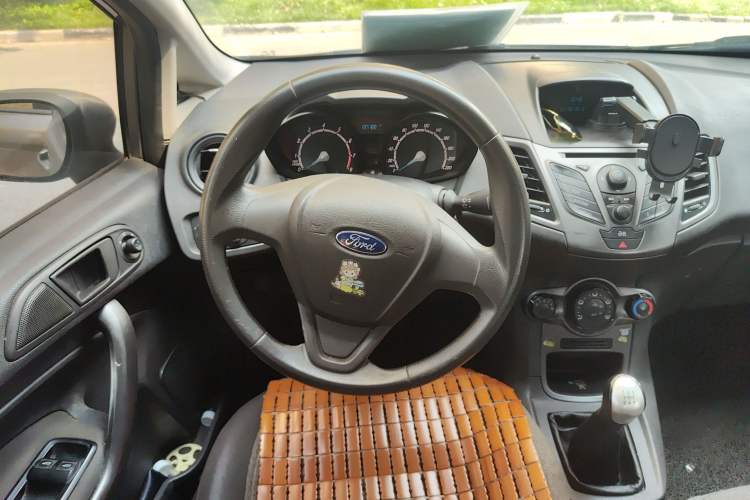 Used Ford Fiesta 2013 Sedan 1.5L Manual Fashion Edition Steering Wheel