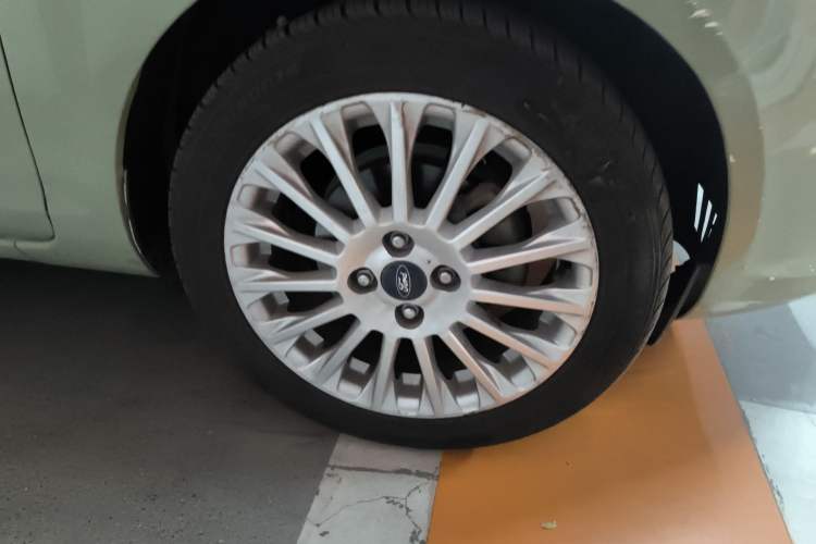 Used Ford Fiesta 2013 Hatchback 1.5L Automatic Sport Model Right Front Wheel Hub