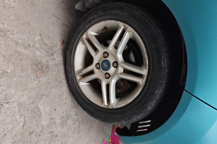 Used Ford Fiesta 2013 Hatchback 1.5L Manual Fashion Edition Right Front Wheel Hub