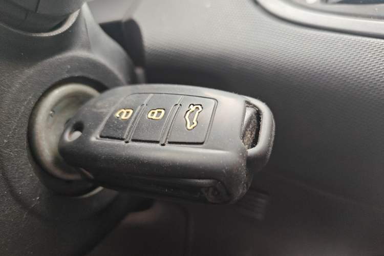 Used Ford Fiesta 2013 Hatchback 1.5L Manual Fashion Edition Vehicle Key