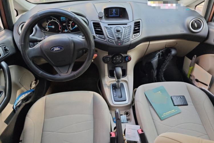 Used Ford Fiesta 2013 Sedan 1.5L Automatic Fashion Edition Center Console