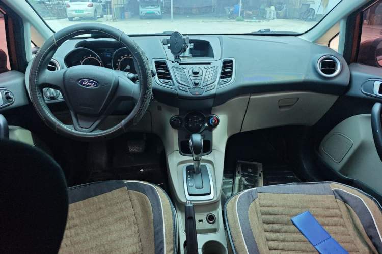 Used Ford Fiesta 2013 Sedan 1.5L Automatic Fashion Edition Center Console