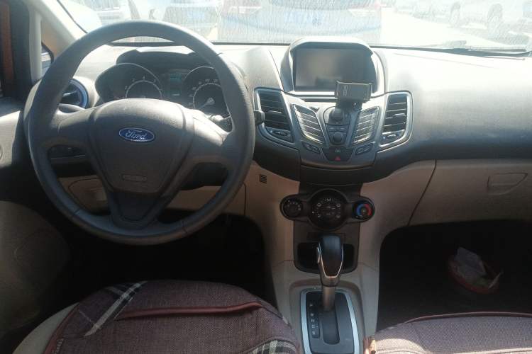 Used Ford Fiesta 2013 Sedan 1.5L Automatic Fashion Edition Center Console