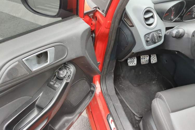 Used Ford Fiesta 2013 1.6T ST Driver Seat
